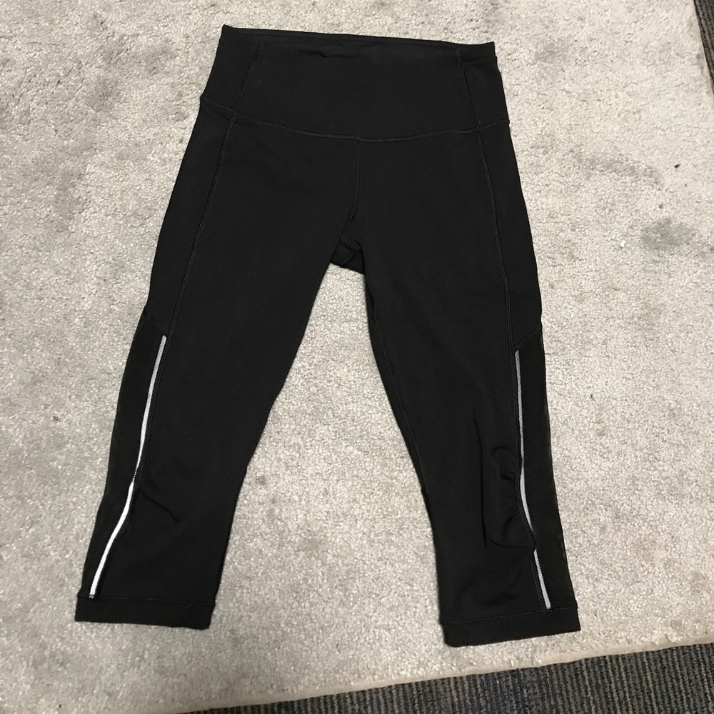 Lululemon black leggings with mesh size 6